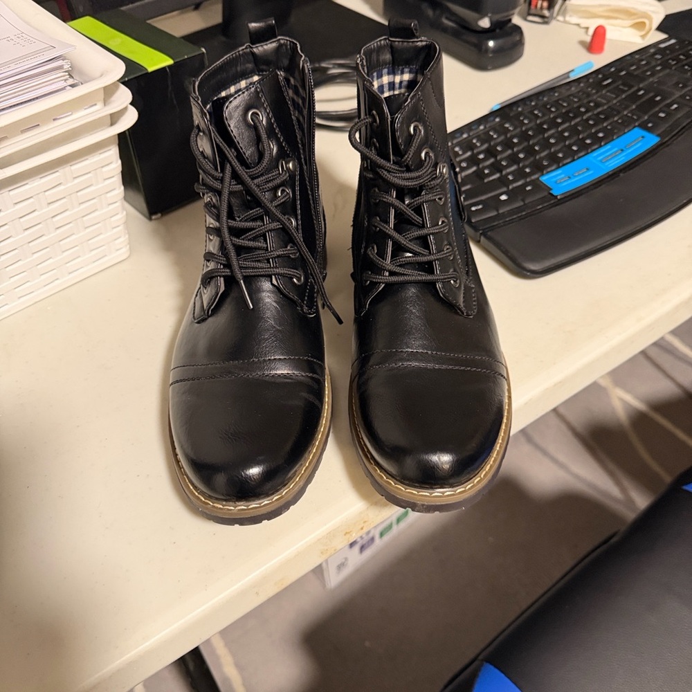 Men's Black Leather Lace-Up Boots